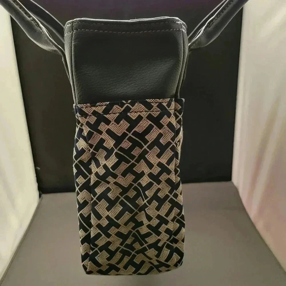Tommy Hilfiger sholder Purse NWOT - Picture 8 of 8